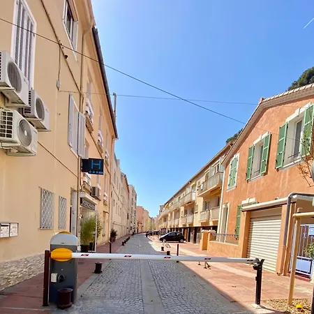 Plage, Resto Et Port A 1min Apartment