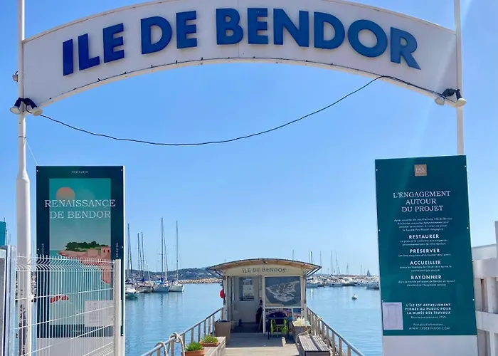 Plage, Resto Et Port A 1min Bandol